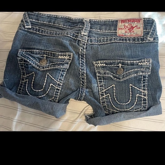 true religion shorts - Picture 2 of 3